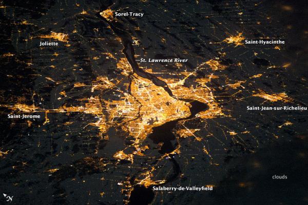 montreal-night-lights-110922-02
