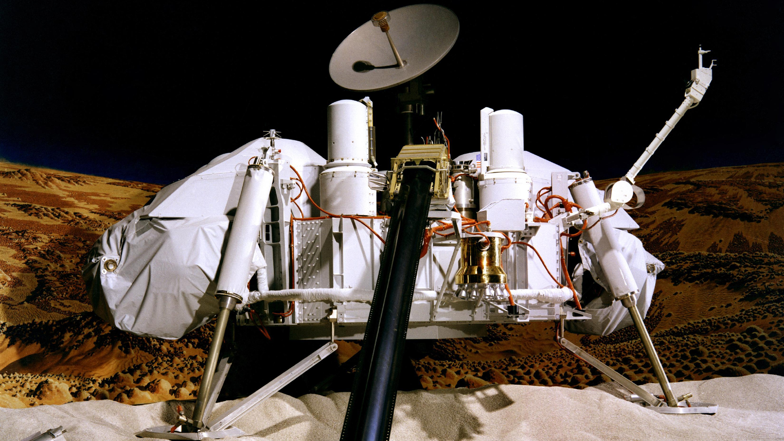 A NASA Viking Mars lander mondel on Earth.