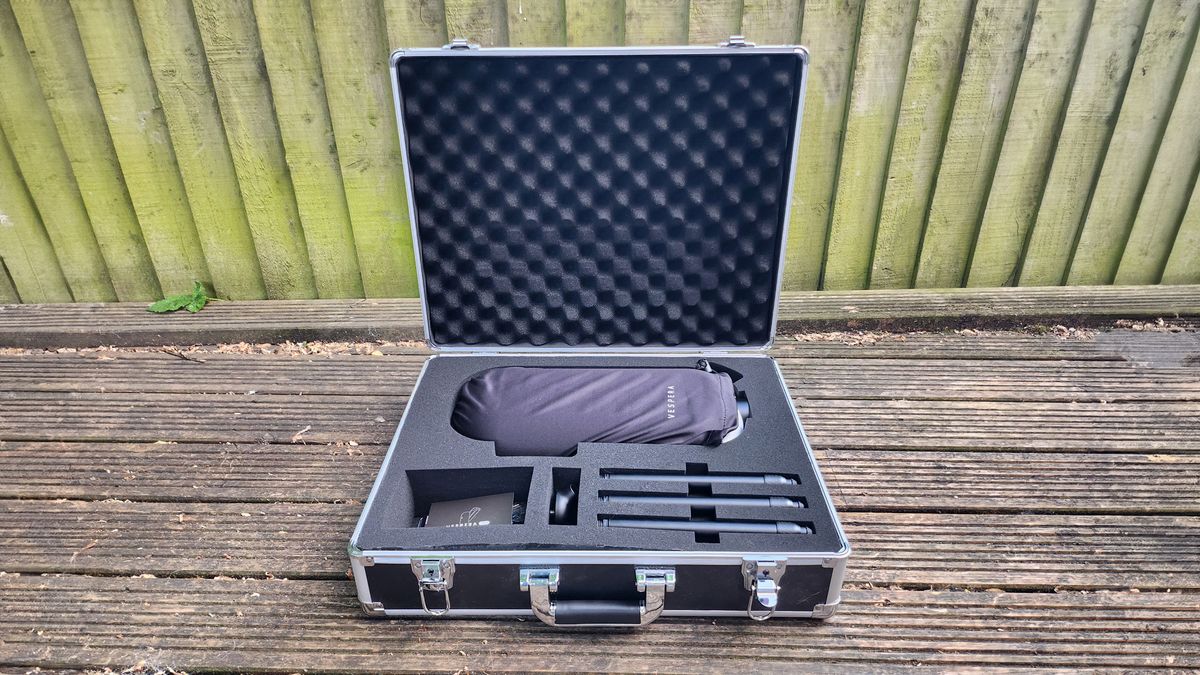 The Vaonis Vespera Pro carry case with Vaonis Vespera Pro inside with black cut foam padding.