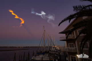 Pretty light effects from the rocket. Pretty light effects from the rocket.